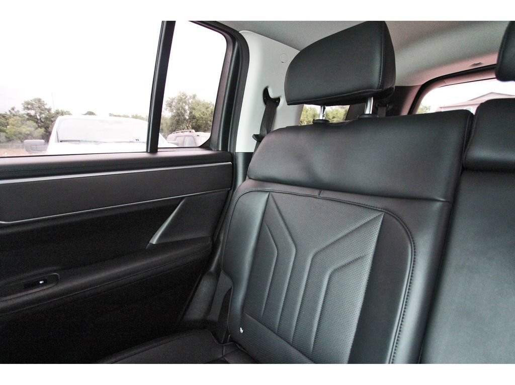 Used 2025 Hyundai Santa Fe SEL FWD image 14