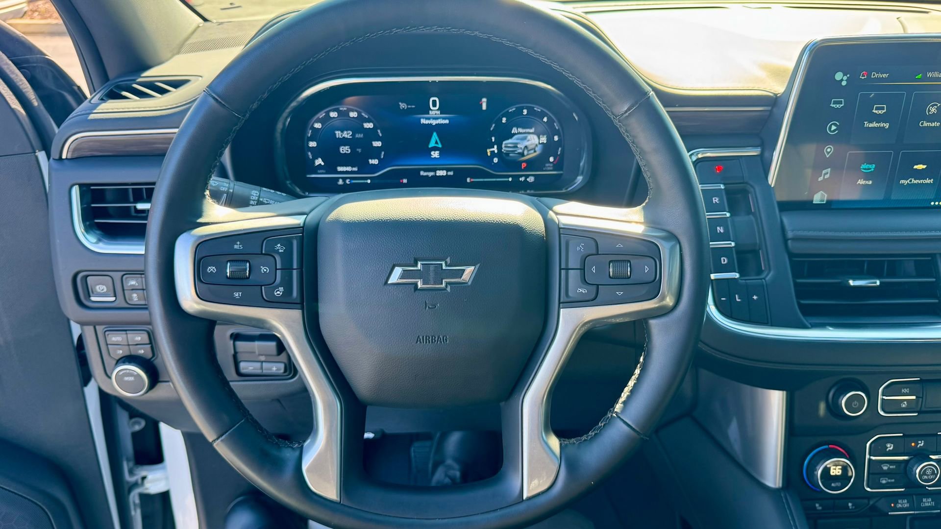 Used 2024 Chevrolet Tahoe Z71 w/ Luxury Package image 32