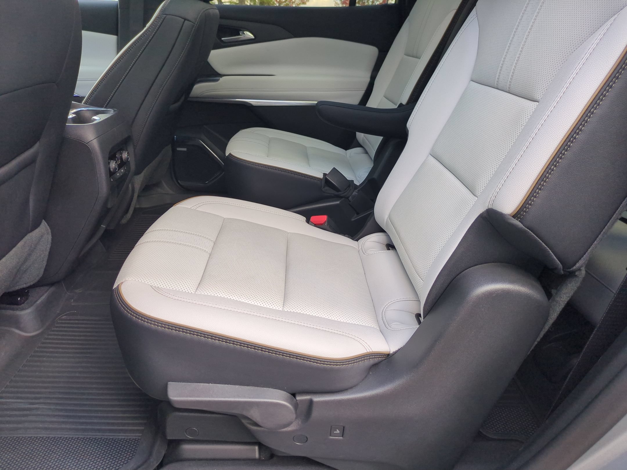 Used 2025 Chevrolet Traverse High Country FWD image 28