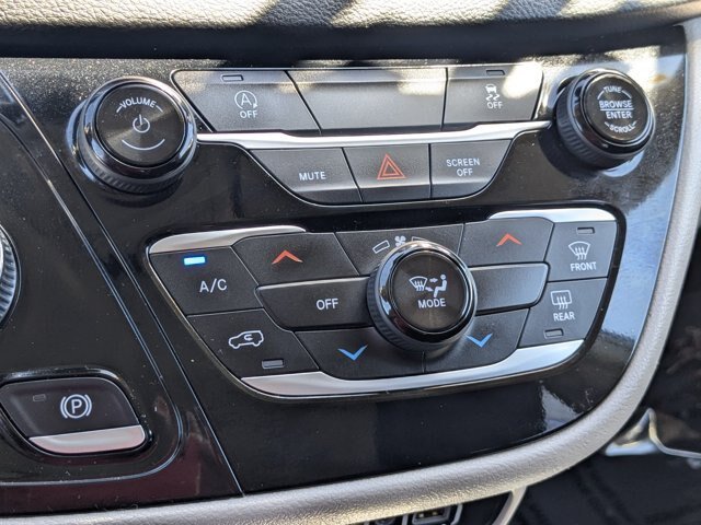 Used 2023 Chrysler Voyager LX FWD image 21