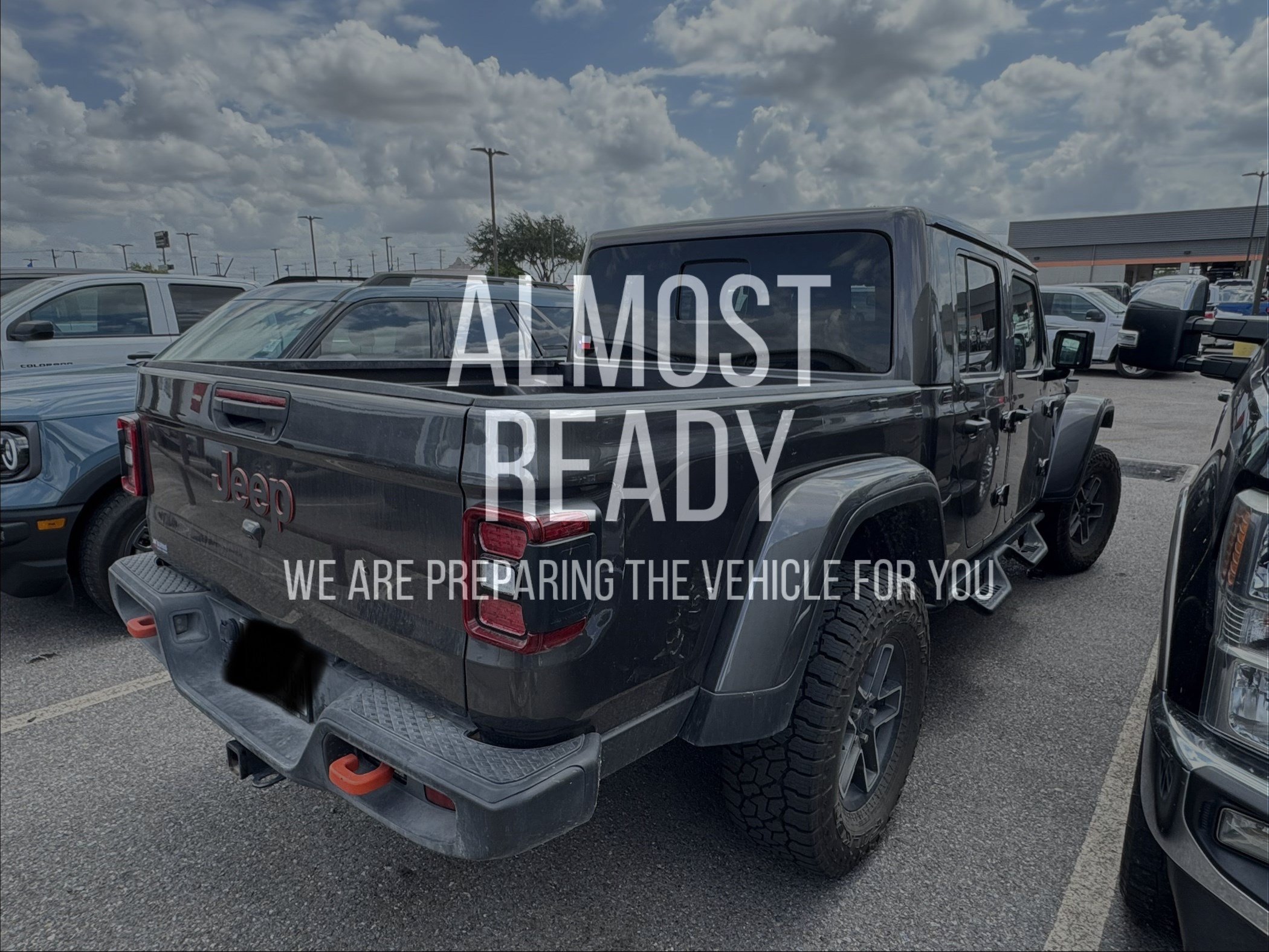 Used 2025 Jeep Gladiator Mojave AWD/4WD image 4