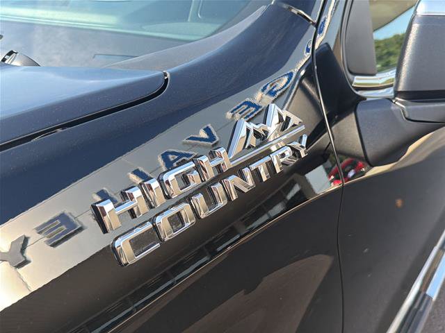 Used 2022 Chevrolet Silverado 1500 High Country w/ High Country Premium Package AWD/4WD image 9