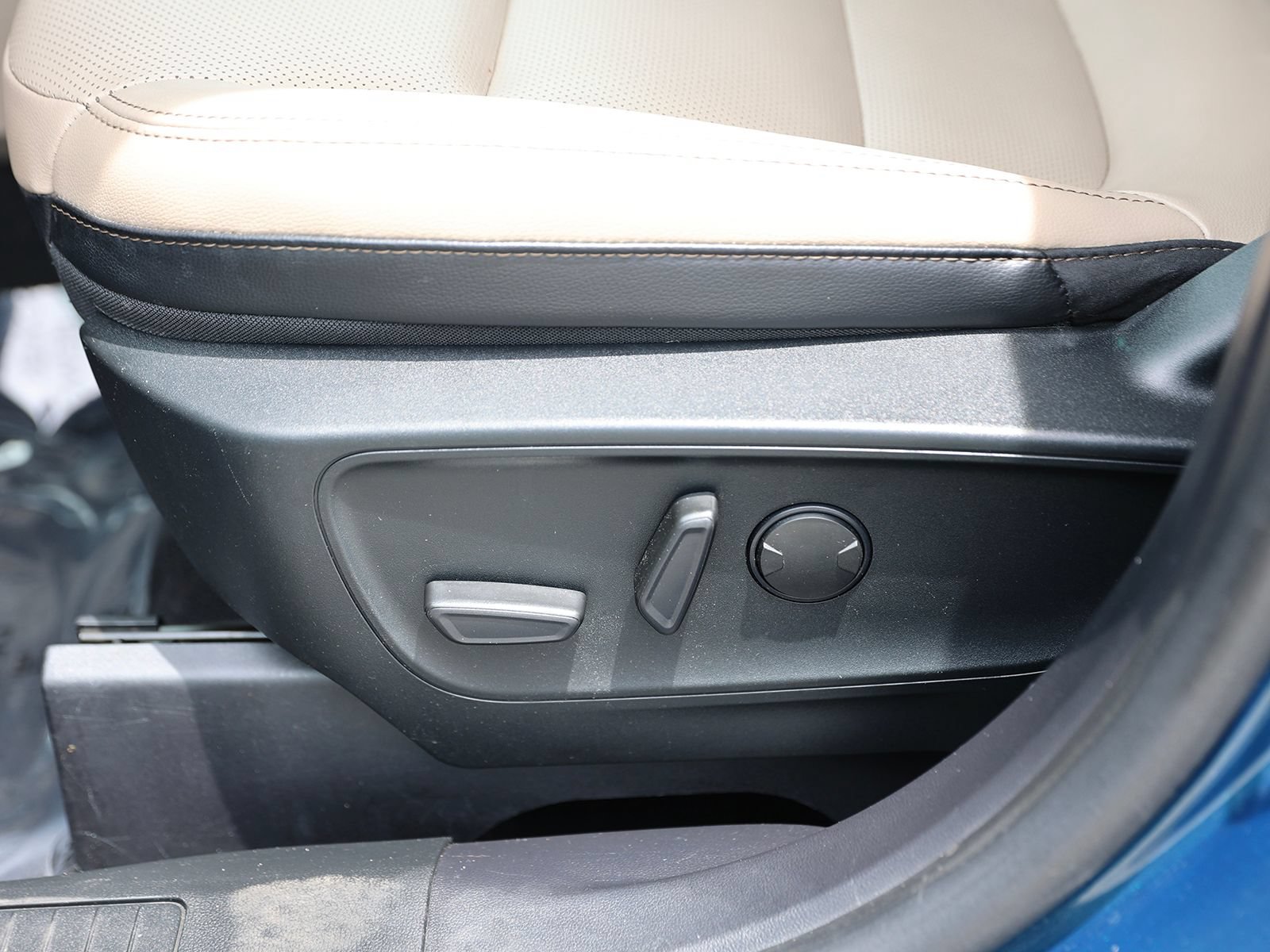 Certified 2020 Ford Escape SEL AWD/4WD image 19
