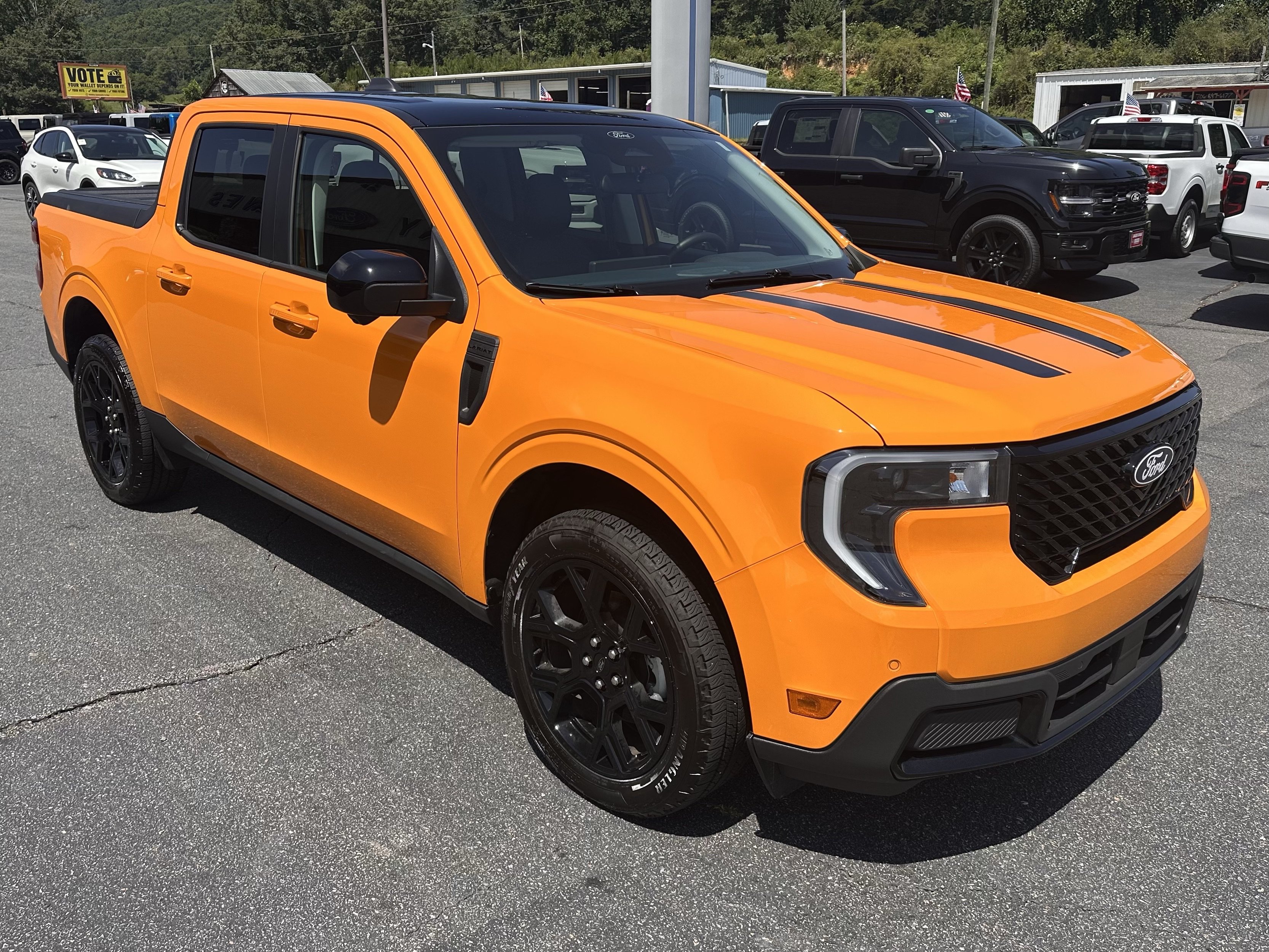 Certified 2026 Ford Maverick Lariat w/ Black Appearance Package AWD/4WD image 4