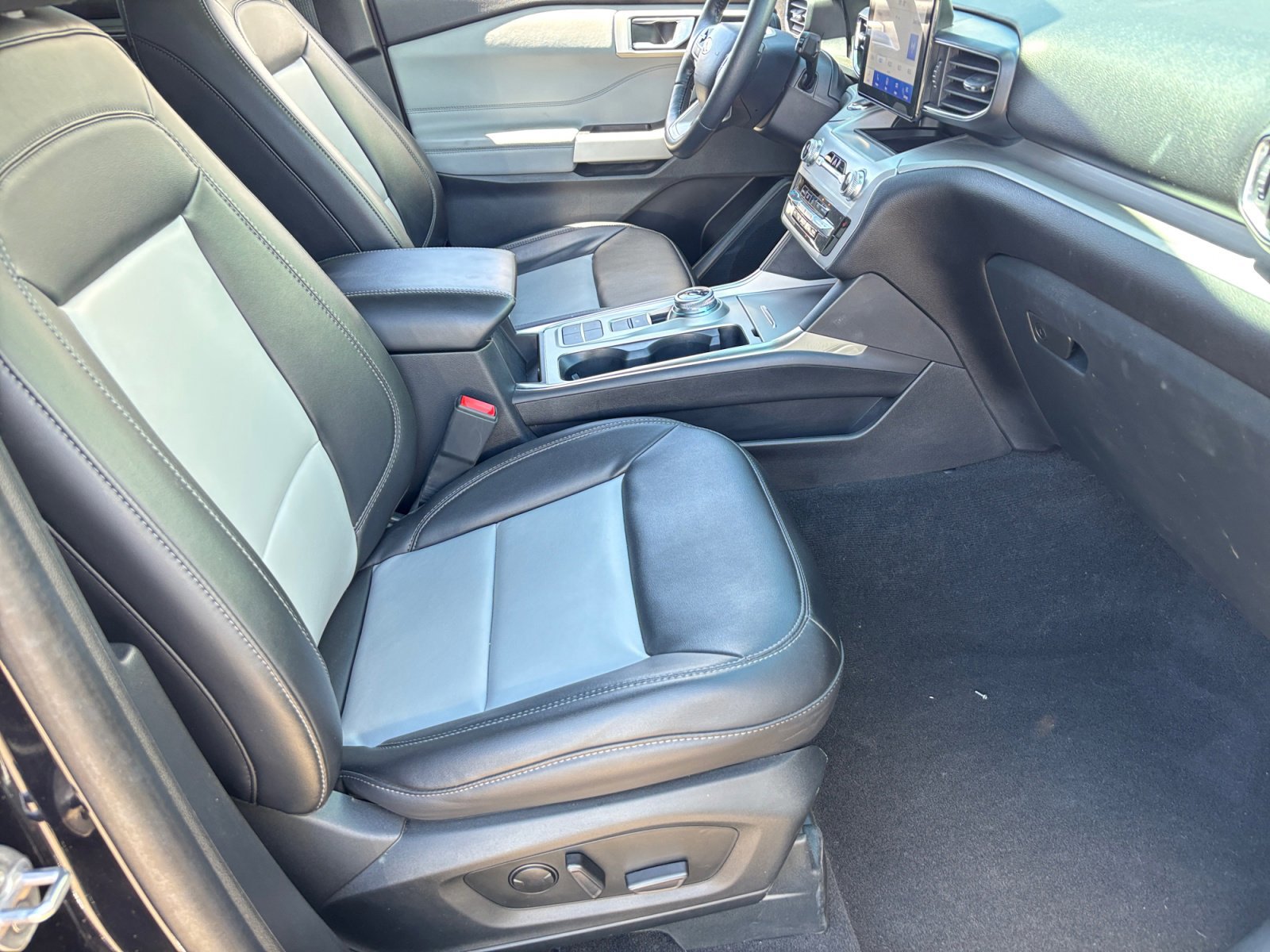 Certified 2023 Ford Explorer XLT w/ Equipment Group 202A image 19