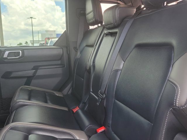 Certified 2025 Ford Bronco Outer Banks w/ Sasquatch Package AWD/4WD image 17