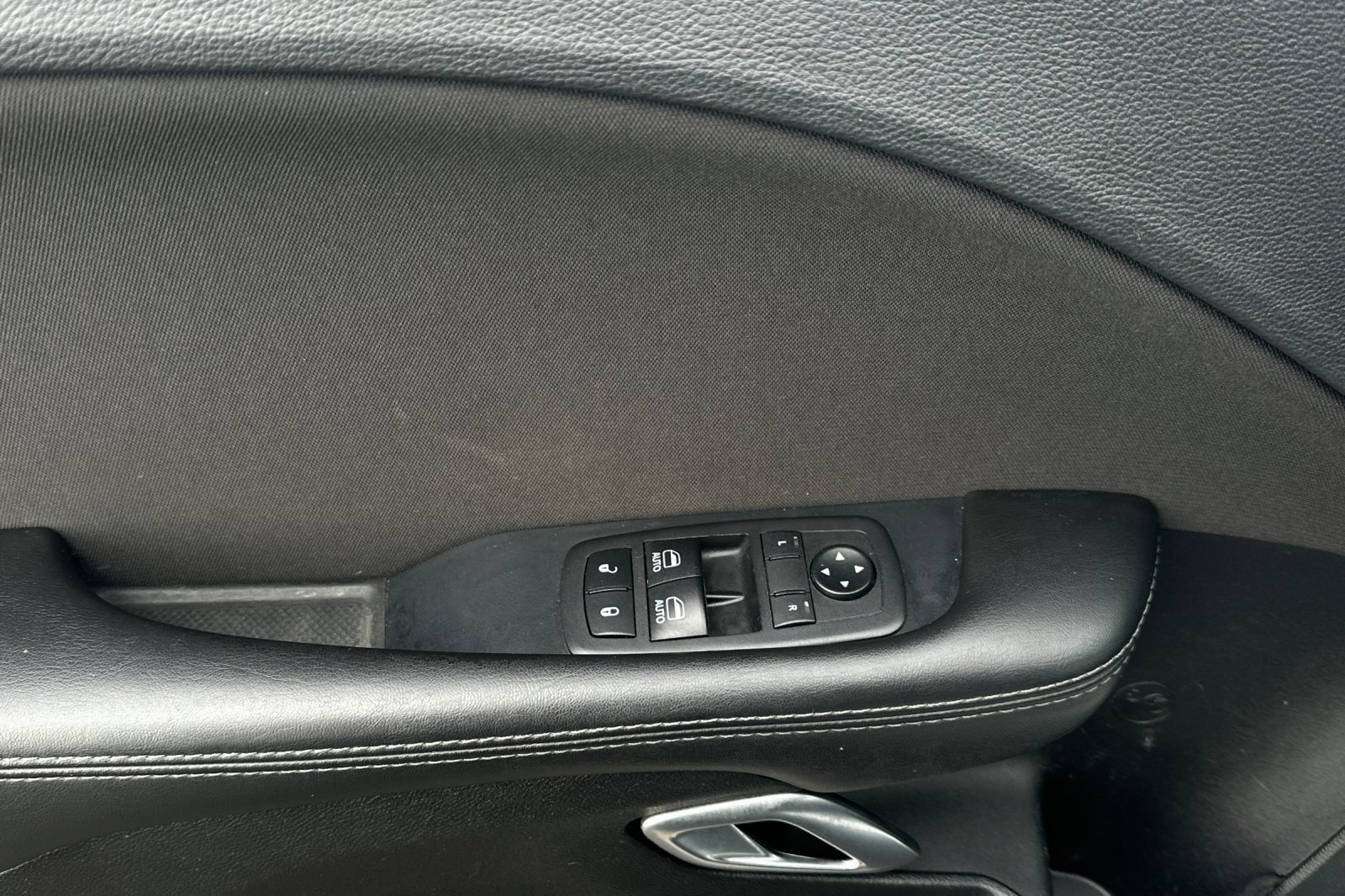 Used 2019 Dodge Challenger SXT w/ Blacktop Package image 10