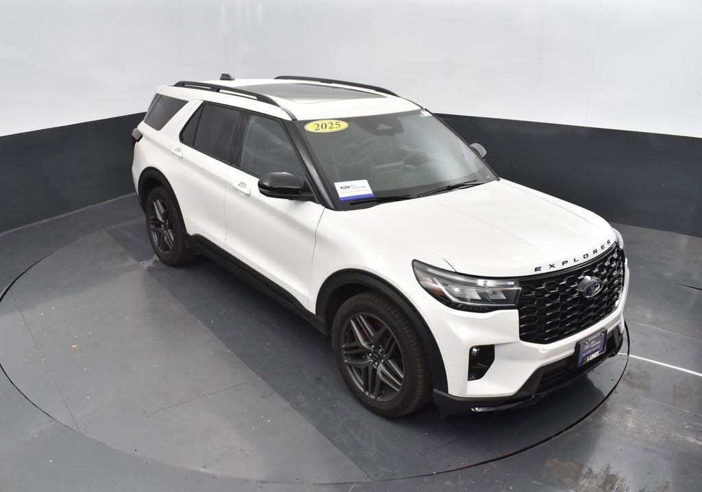 Certified 2025 Ford Explorer ST image 17