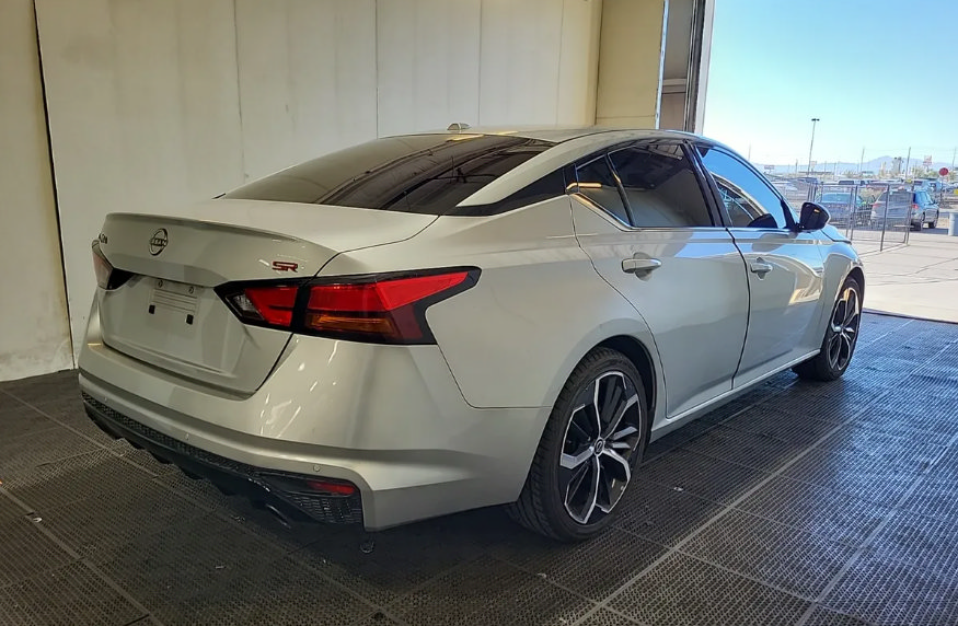 Used 2023 Nissan Altima 2.5 SR FWD image 4