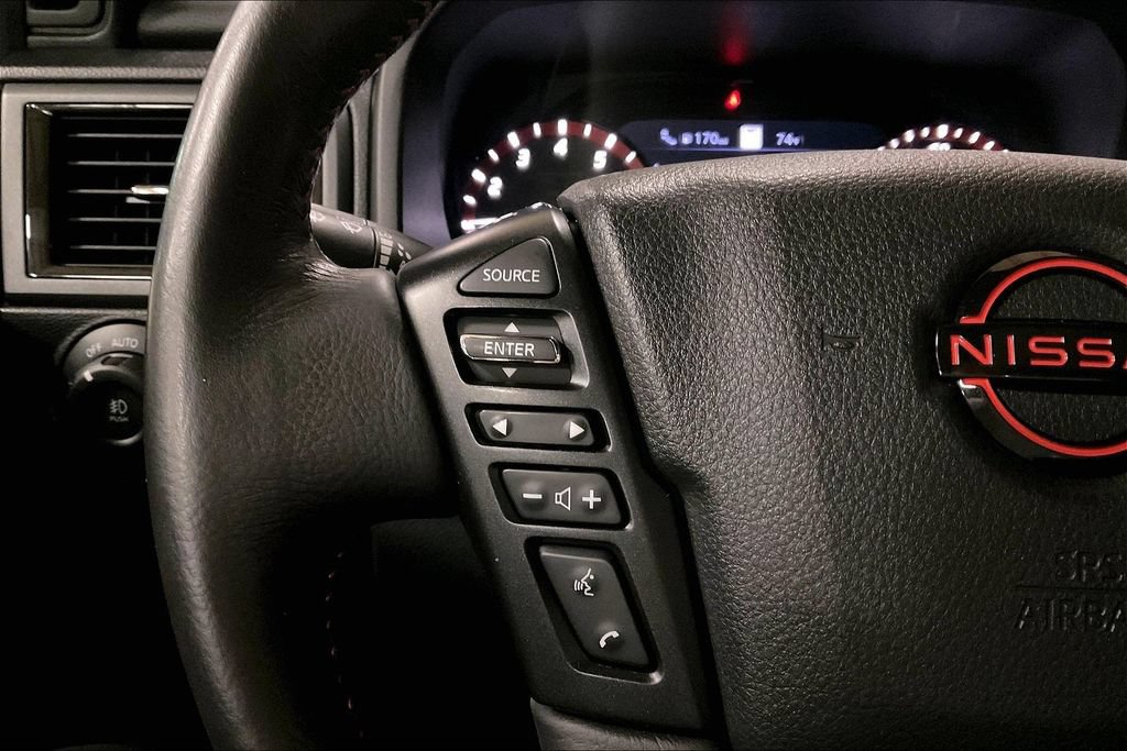 Used 2024 Nissan Titan PRO-4X w/ Pro-4x Convenience Package AWD/4WD image 17