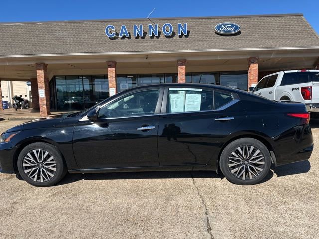 Used 2023 Nissan Altima 2.5 SV image 2
