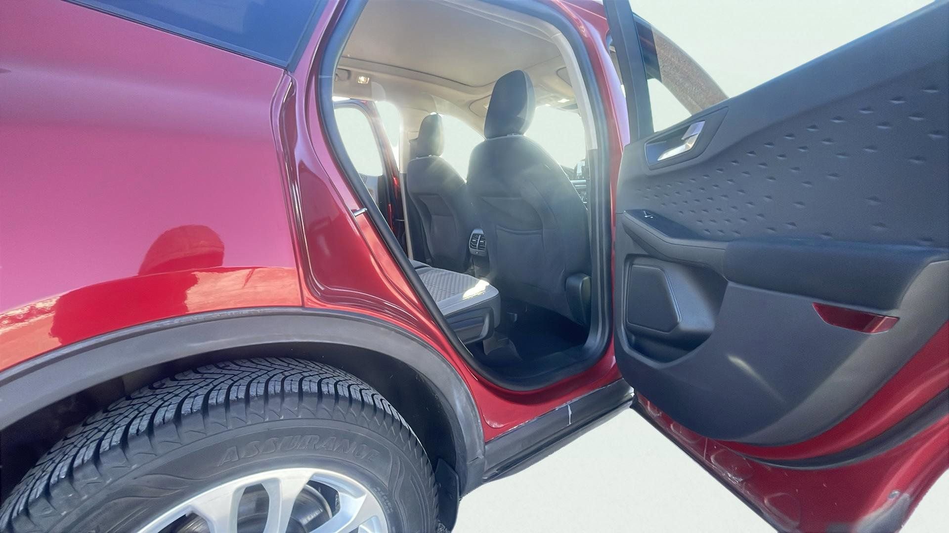 Certified 2020 Ford Escape SE image 17