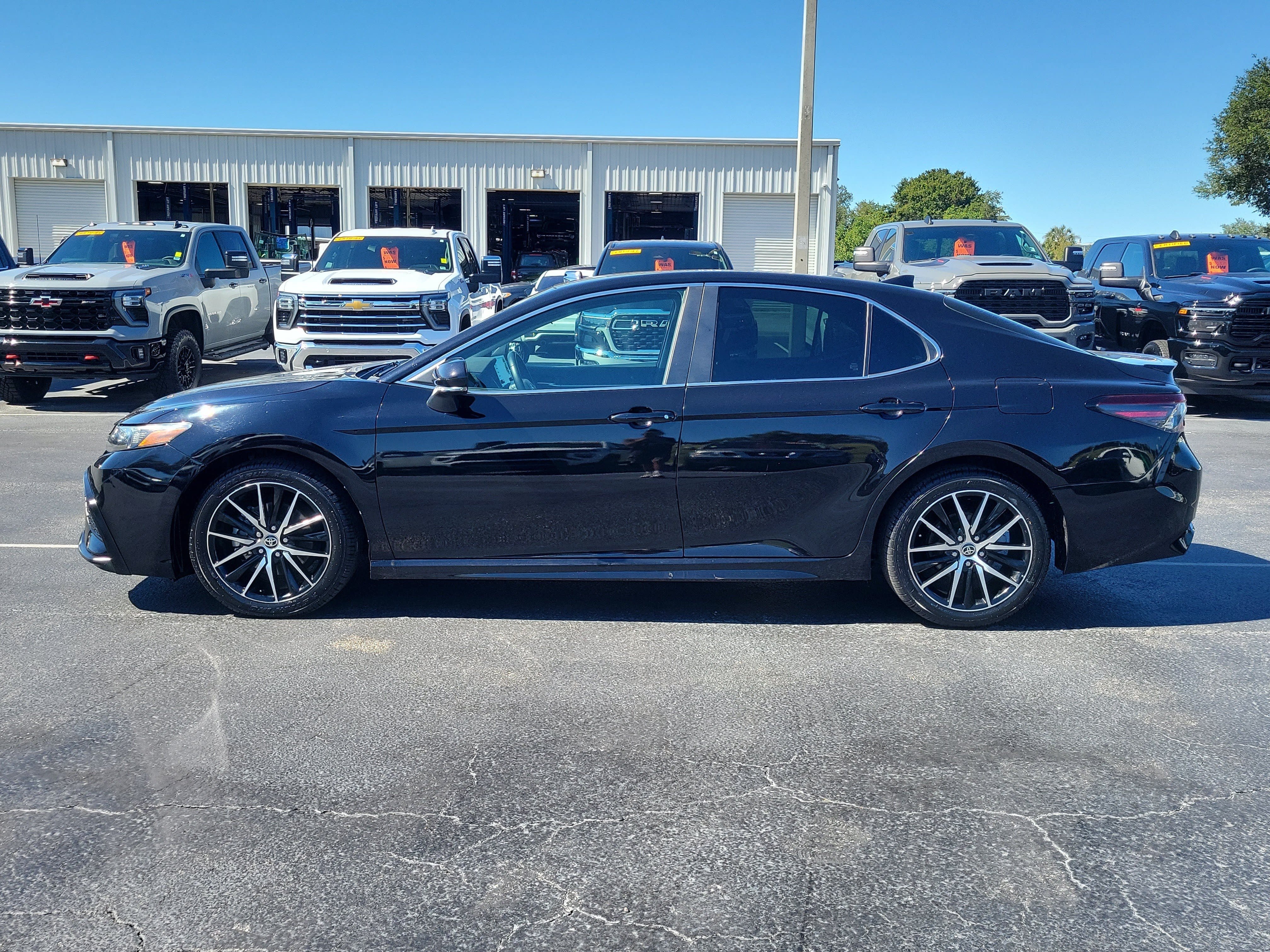 Used 2023 Toyota Camry SE FWD image 6