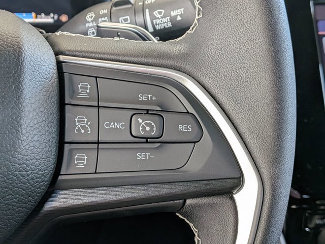 Used 2024 Jeep Grand Cherokee Laredo X image 15