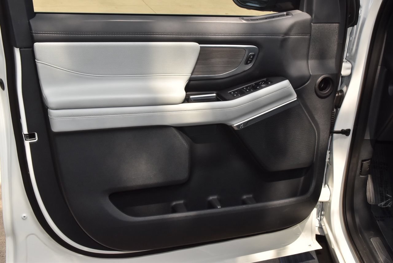 Certified 2025 Ford Expedition Max Platinum w/ Platinum Ultimate Package AWD/4WD image 37