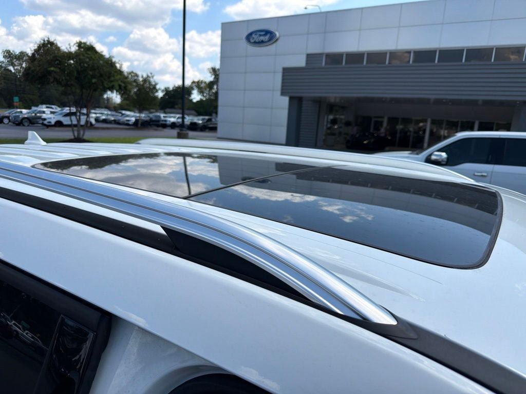 Certified 2022 Ford Explorer Platinum w/ Equipment Group 601A AWD/4WD image 10