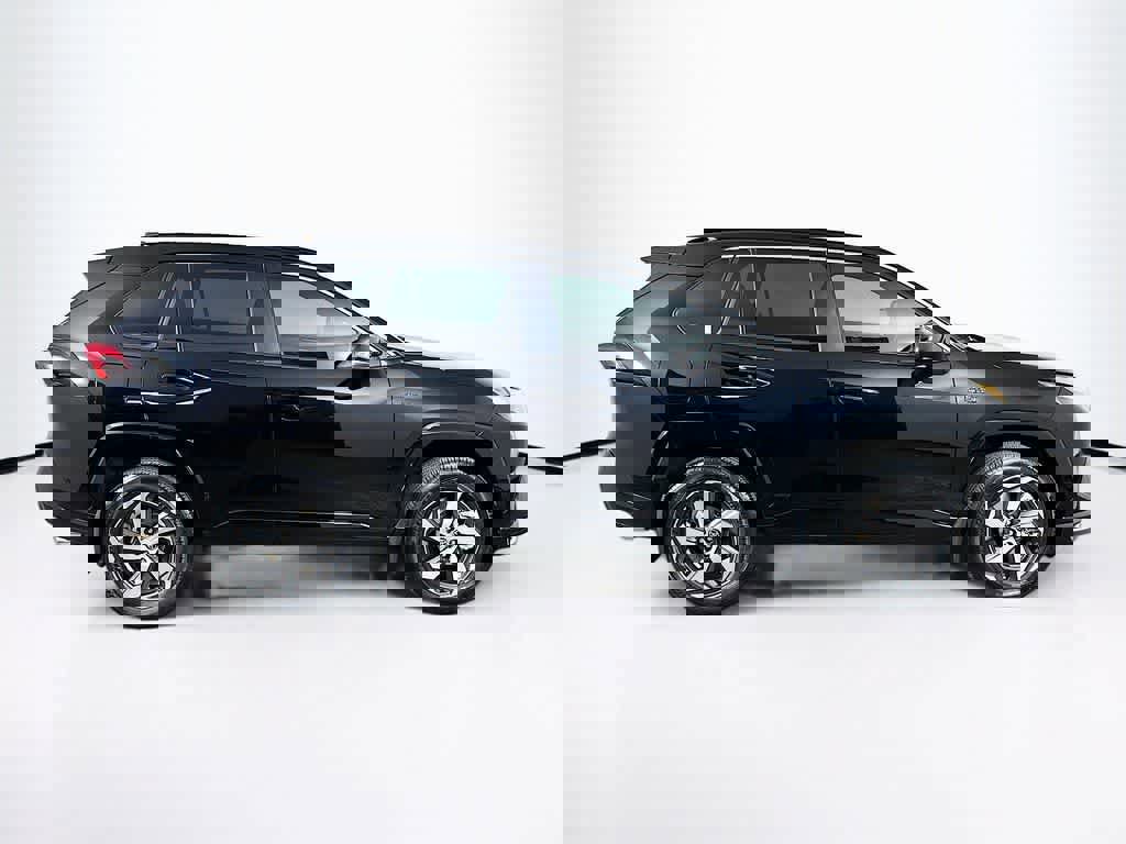 Used 2023 Toyota RAV4 SE w/ Weather & Moonroof Package image 6