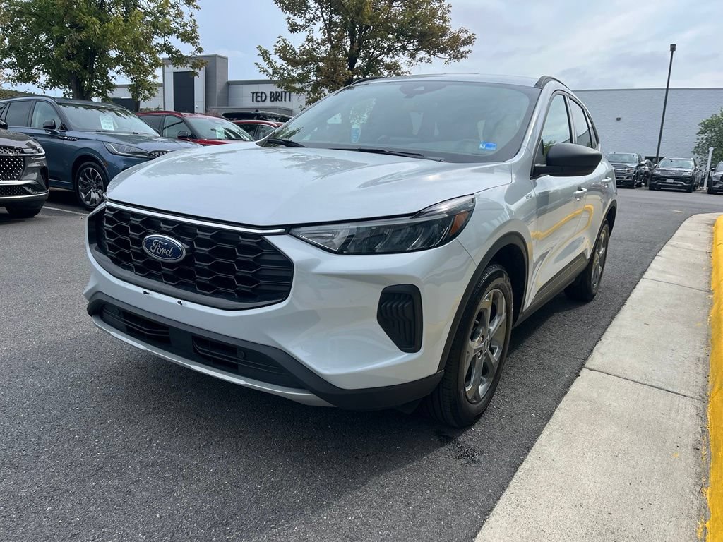Certified 2026 Ford Escape ST-Line AWD/4WD image 3