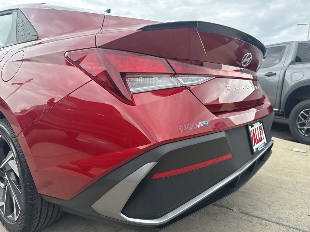 Used 2025 Hyundai Elantra Sport image 18