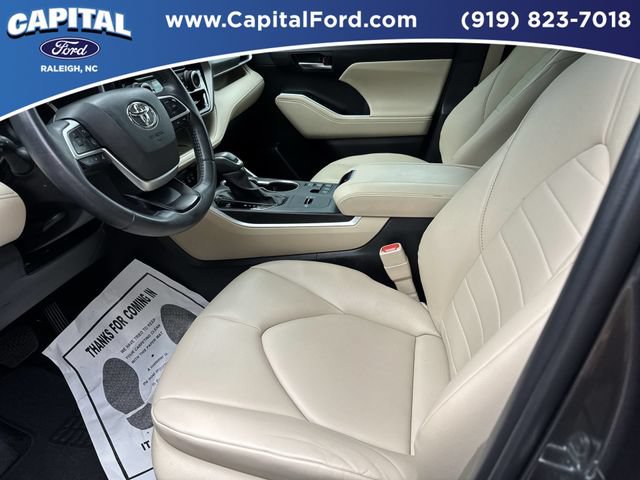 Used 2024 Toyota Highlander XLE AWD/4WD image 19