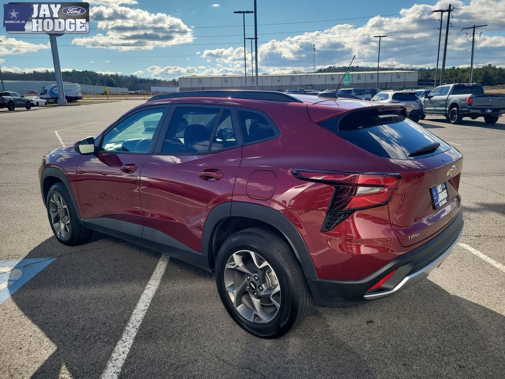 Used 2025 Chevrolet Trax LT w/ LT Convenience Package image 5