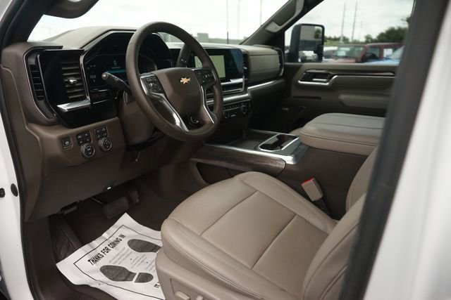 Used 2024 Chevrolet Silverado 3500 LTZ w/ LTZ Convenience Package AWD/4WD image 8