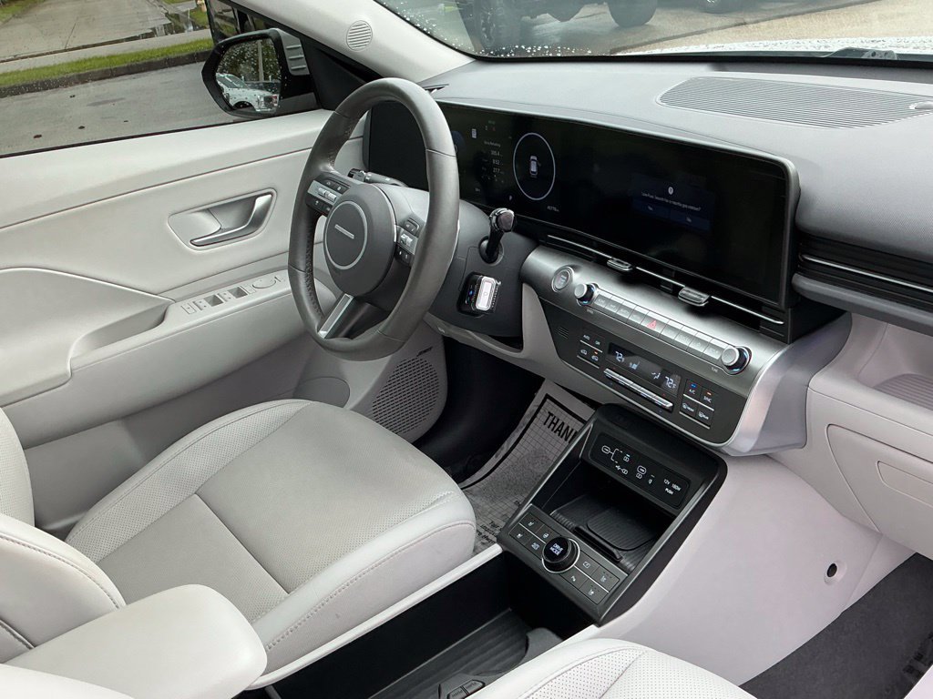 Used 2025 Hyundai Kona Limited FWD image 17