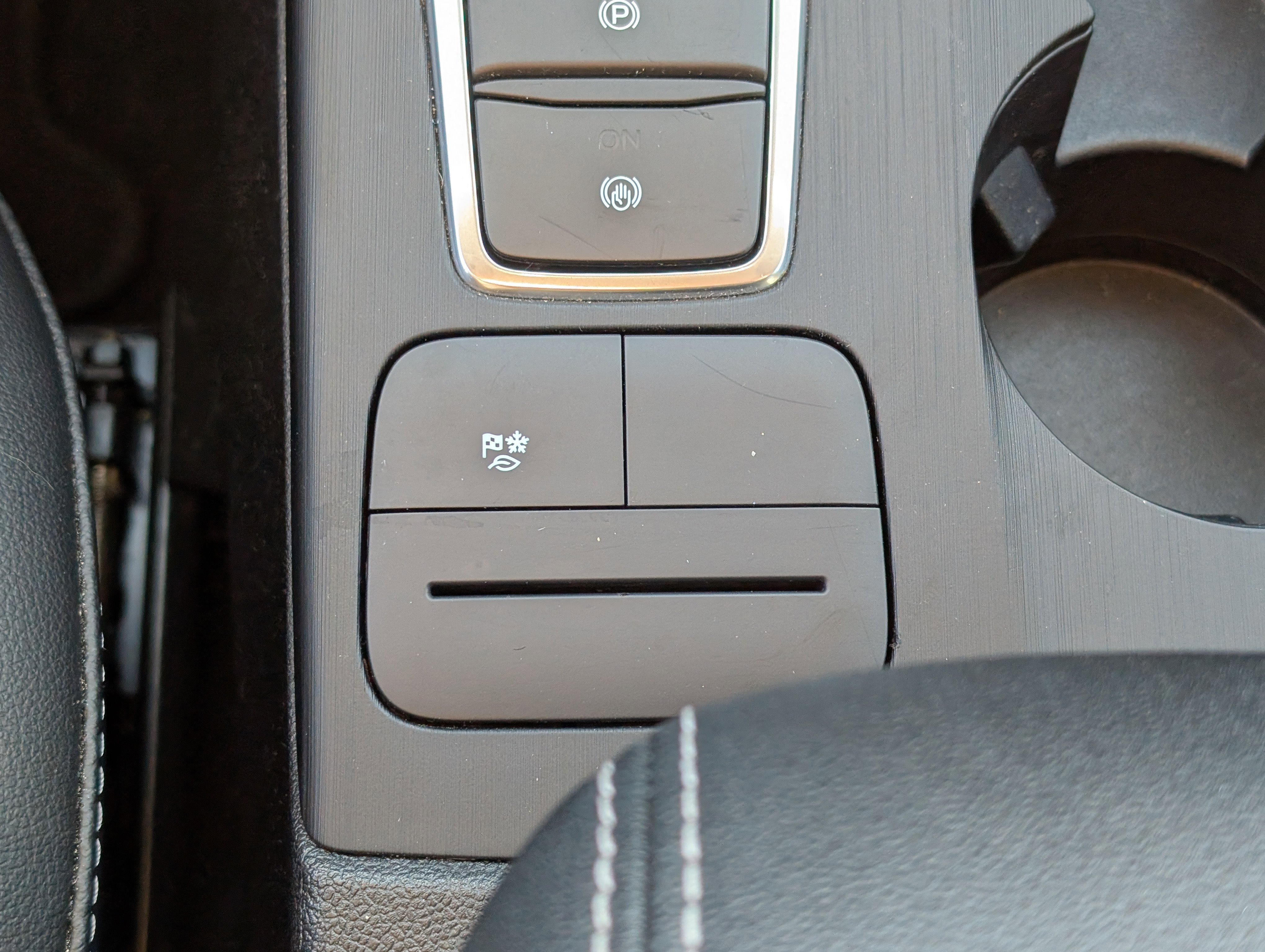 Certified 2021 Ford Escape SEL image 25