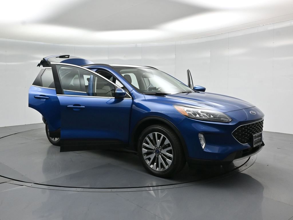 Certified 2022 Ford Escape Titanium w/ Class II Trailer Tow Package image 4