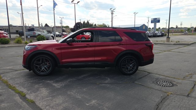 Certified 2025 Ford Explorer ST AWD/4WD image 4