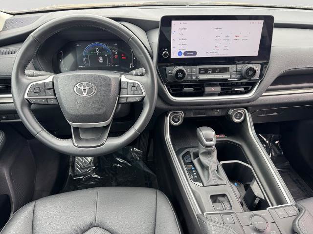 Used 2025 Toyota Grand Highlander AWD image 11