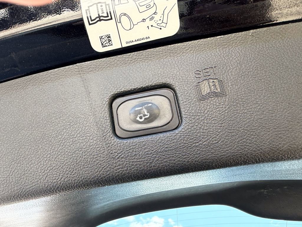 Certified 2019 Ford Edge Titanium w/ Equipment Group 301A image 17