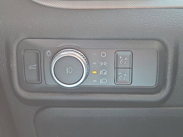 Certified 2022 Ford Explorer XLT w/ Equipment Group 202A RWD image 28