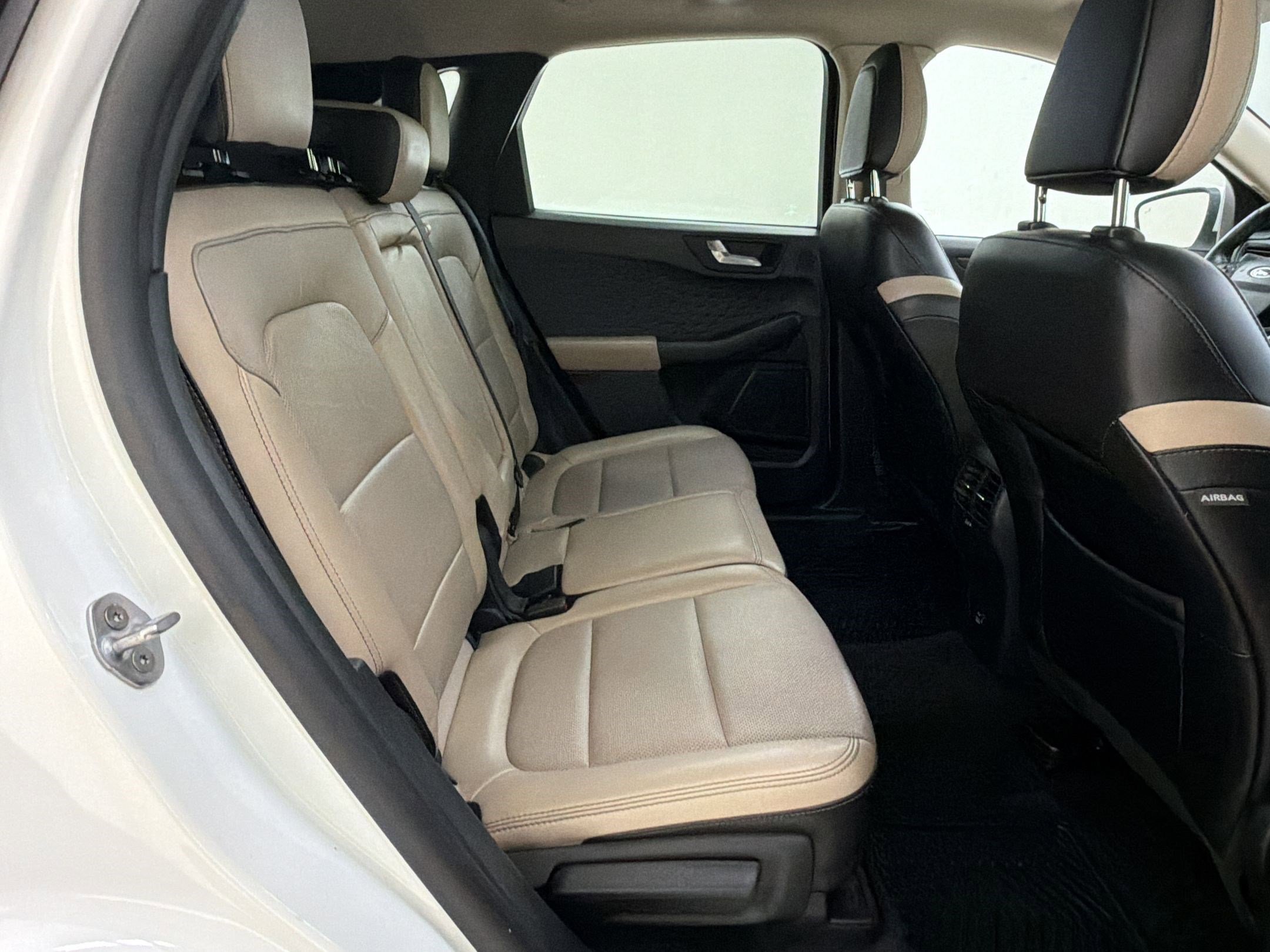 Certified 2020 Ford Escape Titanium AWD/4WD image 29