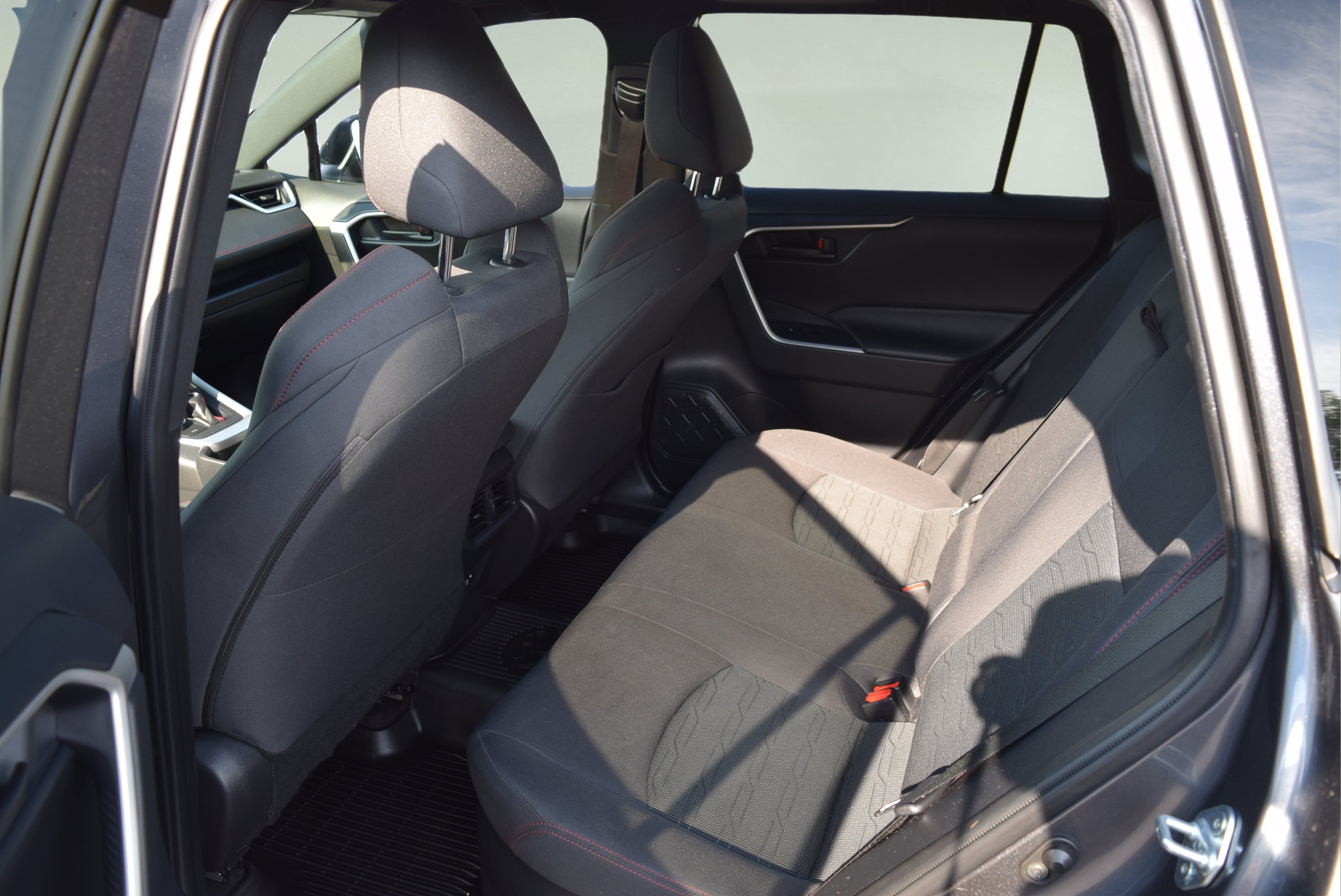 Used 2021 Toyota RAV4 SE w/ Weather & Moonroof Package AWD/4WD image 9