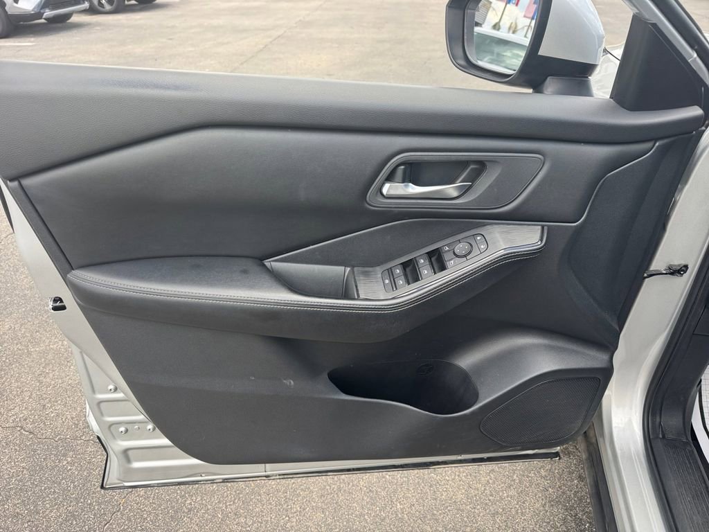 Used 2024 Nissan Rogue SV AWD/4WD image 32
