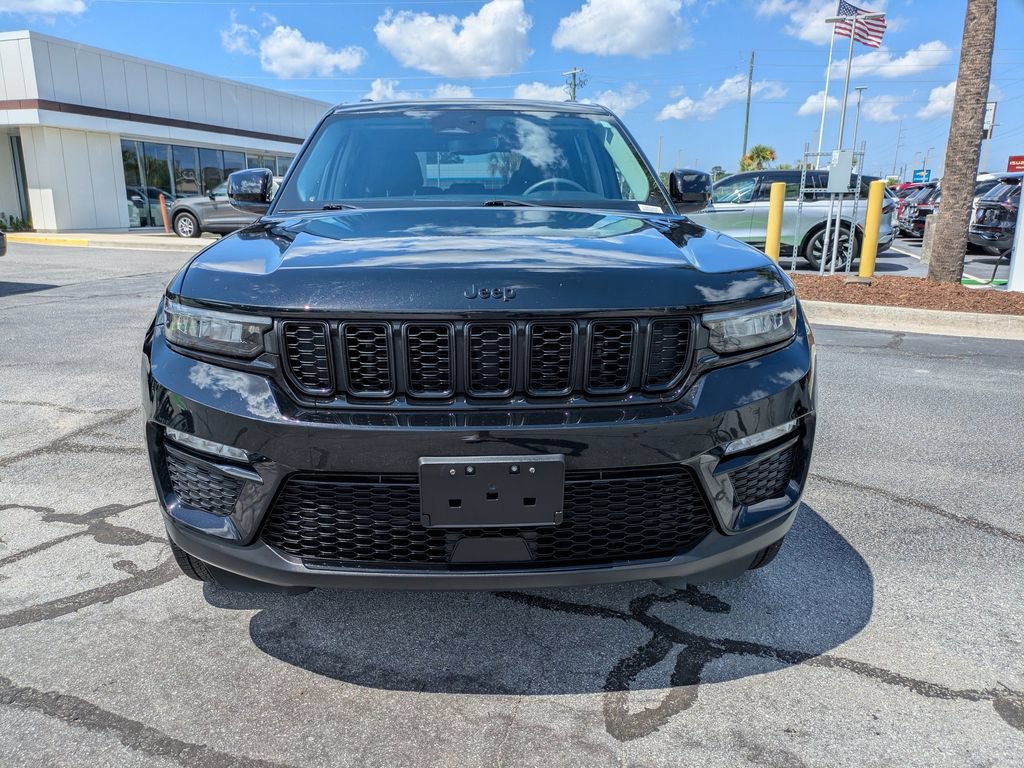 Used 2023 Jeep Grand Cherokee Limited w/ Black Appearance Package AWD/4WD image 9