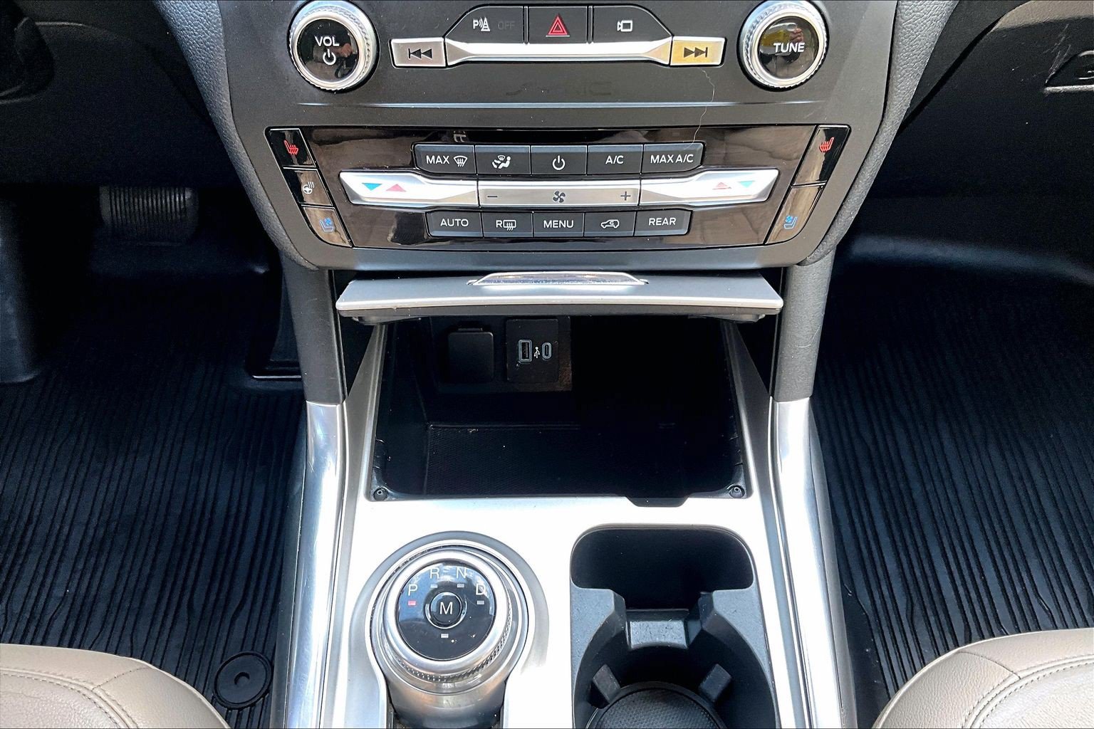 Certified 2020 Ford Explorer Limited AWD/4WD image 21