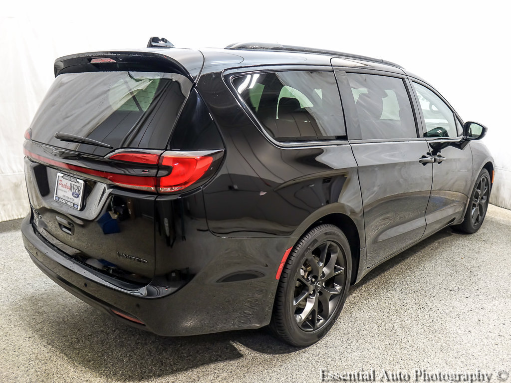 Used 2025 Chrysler Pacifica Limited FWD image 8