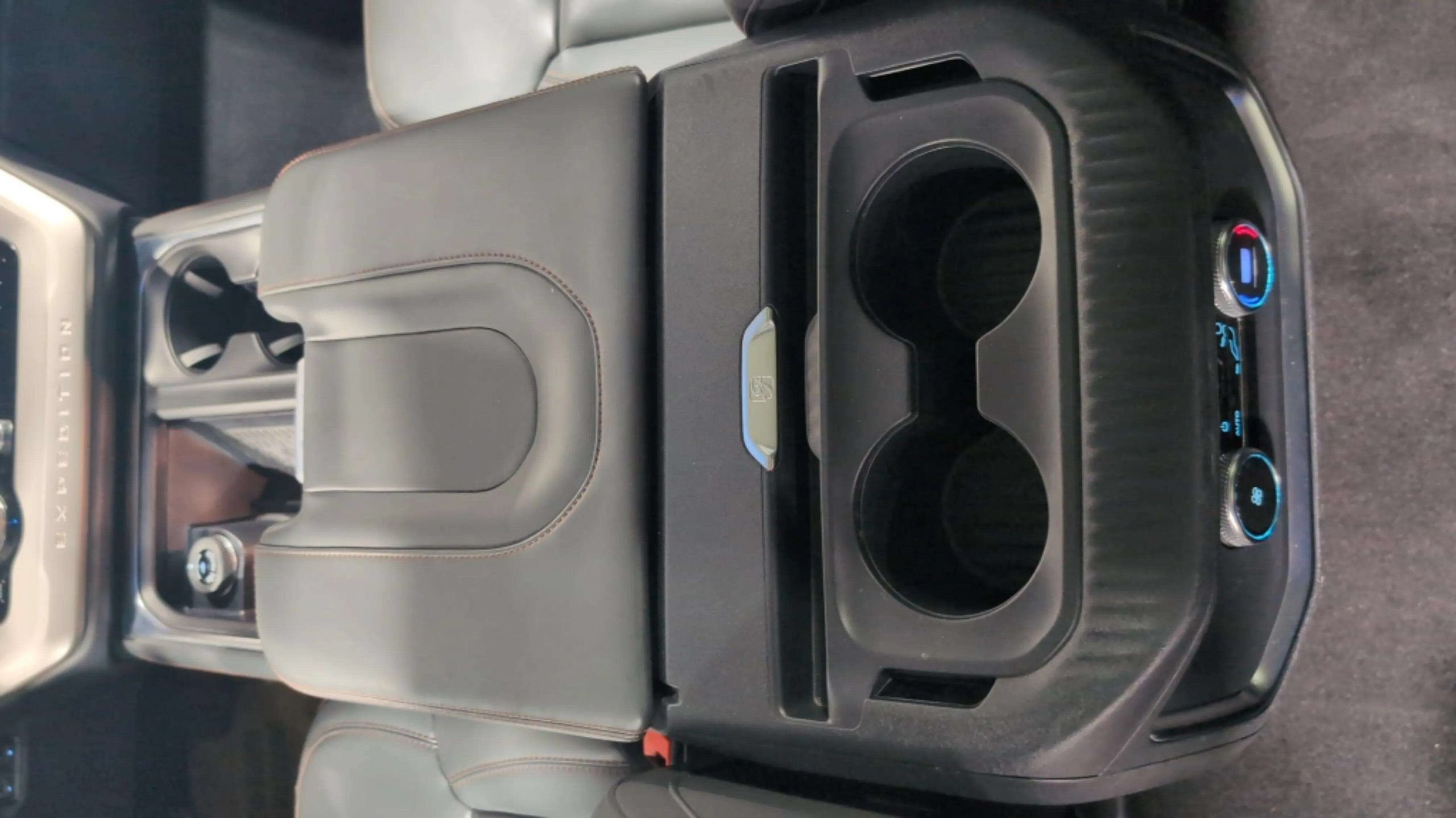Certified 2025 Ford Expedition Active AWD/4WD image 23