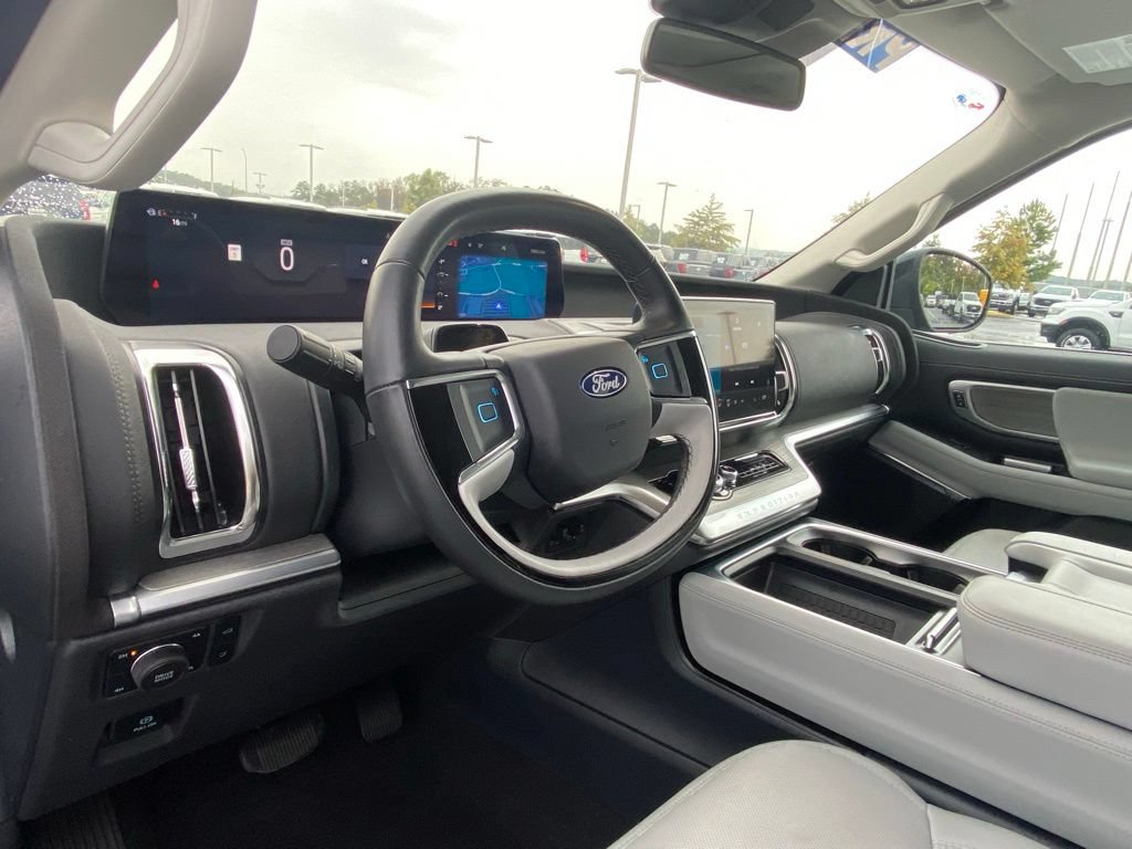 Certified 2025 Ford Expedition Platinum AWD/4WD image 9