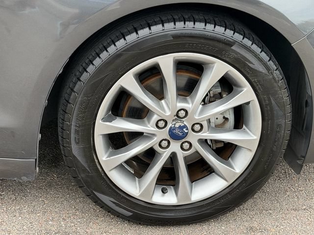 Certified 2017 Ford Fusion SE w/ Fusion SE Technology Package FWD image 9