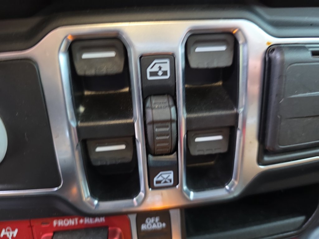 Used 2022 Jeep Gladiator Rubicon w/ Cold Weather Group AWD/4WD image 20