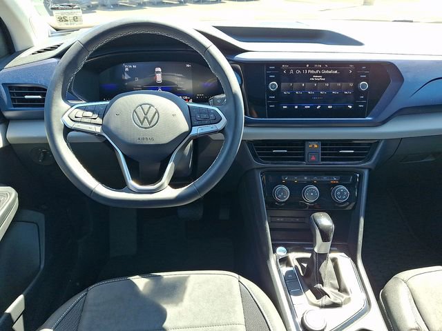 Used 2023 Volkswagen Taos SE w/ Panoramic Sunroof Package AWD/4WD image 10