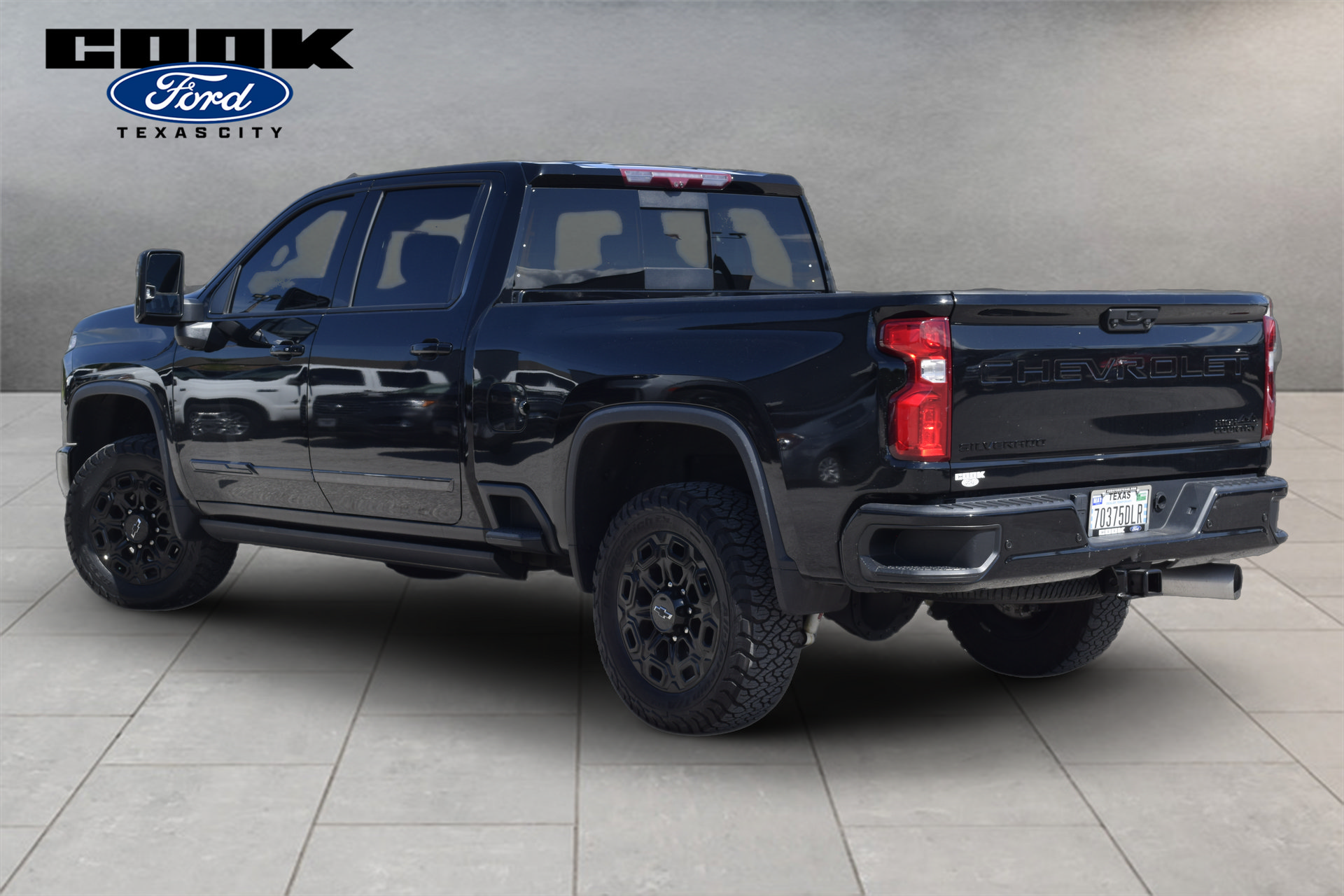 Used 2024 Chevrolet Silverado 2500 High Country w/ Midnight Edition AWD/4WD image 3