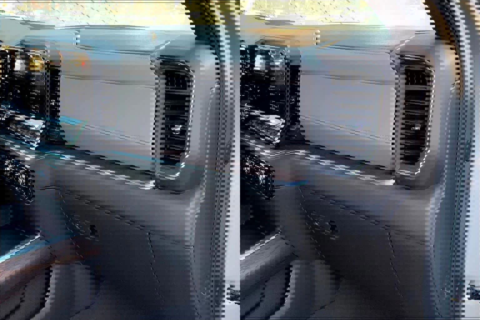 Used 2025 GMC Sierra 2500 SLT w/ SLT Convenience Package image 17