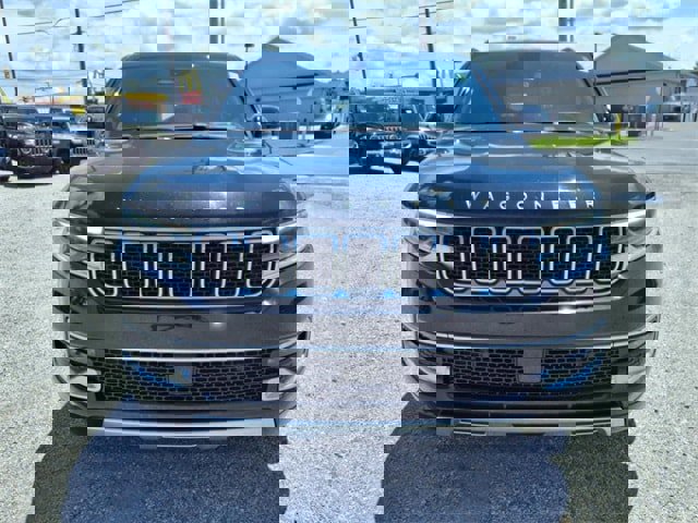 Used 2023 Jeep Wagoneer L Series III w/ Preferred Equipment Group image 8