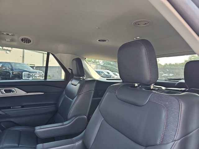 Certified 2025 Ford Explorer Active w/ Active Comfort Package RWD image 15