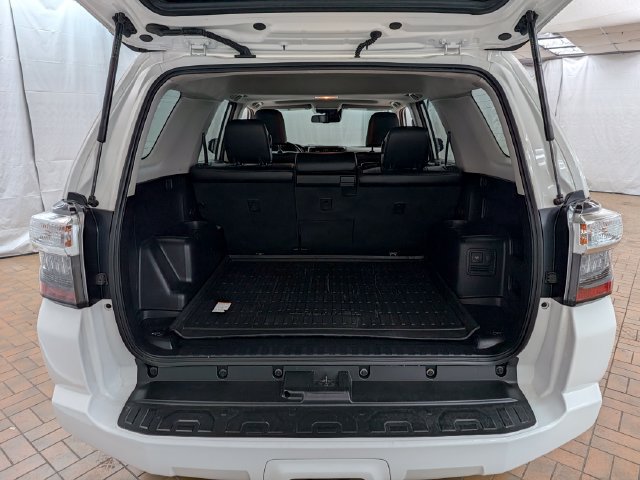 Used 2021 Toyota 4Runner Venture w/ Moonroof Package AWD/4WD image 18