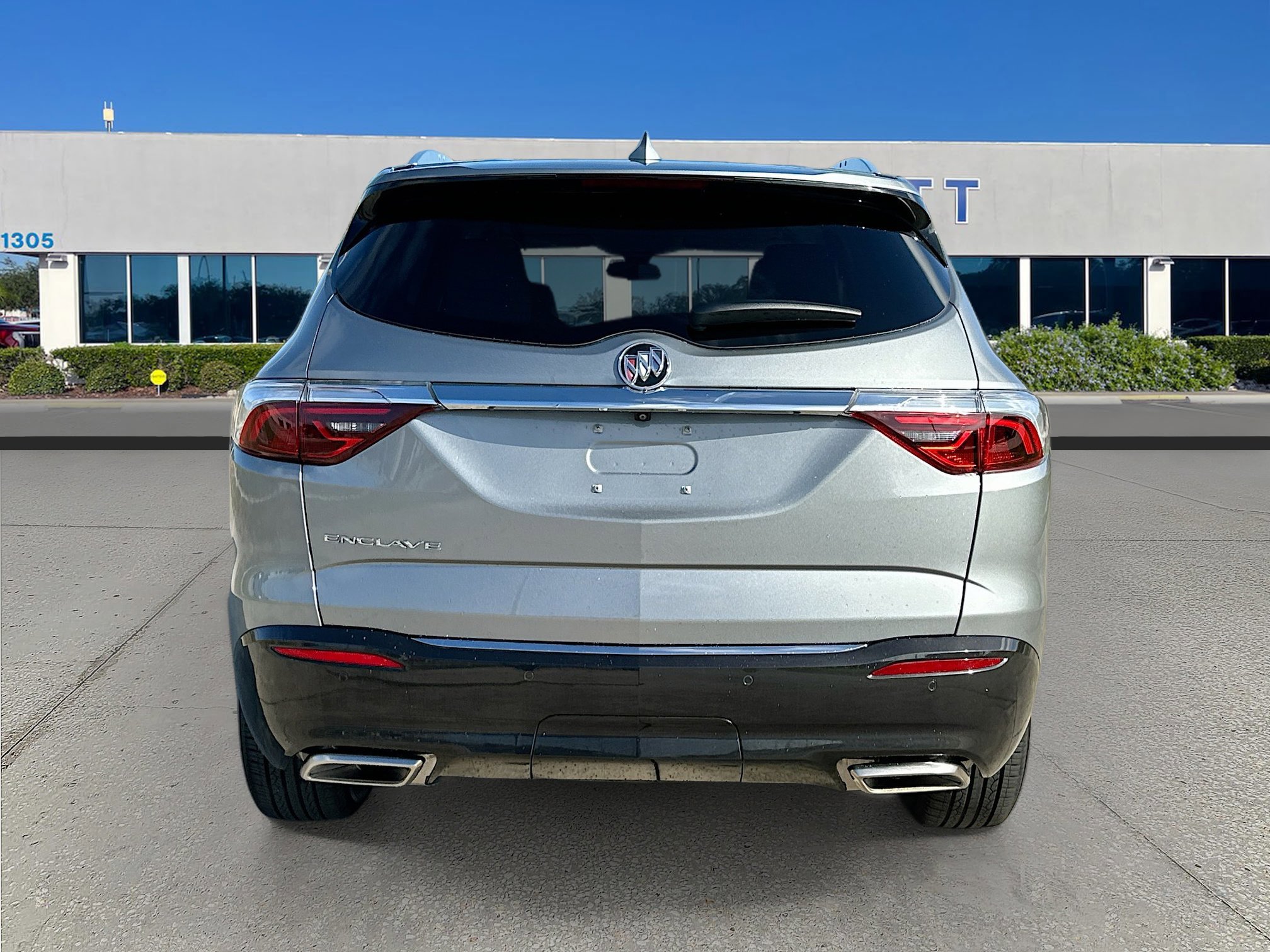 Used 2024 Buick Enclave Essence image 4